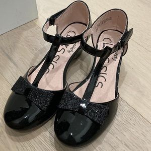 Black dress shoes sz 3 euc